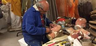 El belén de San Lorenzo revive tras una decapitación masiva