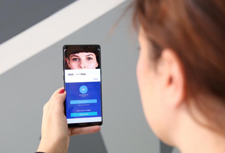 BBVA, primer banco con acceso a su banca móvil a través del iris, gracias a la autenticación biométrica de Samsung