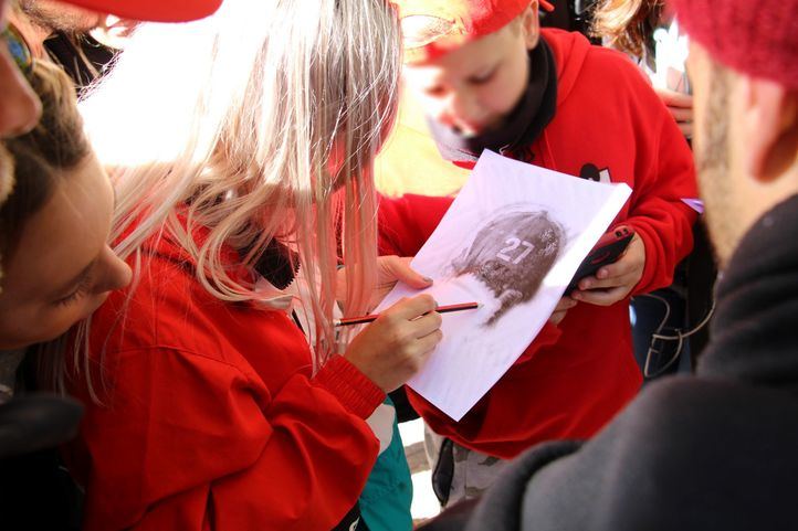Participantes jugando al escape room de El Secreto de Madrid.