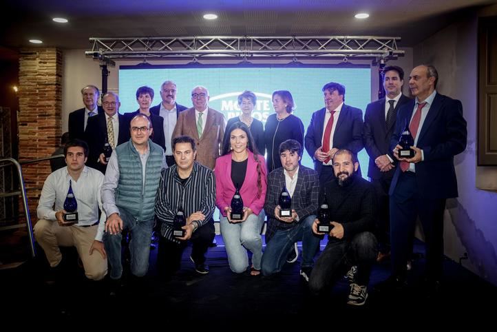 Pedro Navalpotro y Carmen Beltrán han sido investidos Caballero y Dama de Honor de la Cofradía junto a Irene Renart y Joan Renart