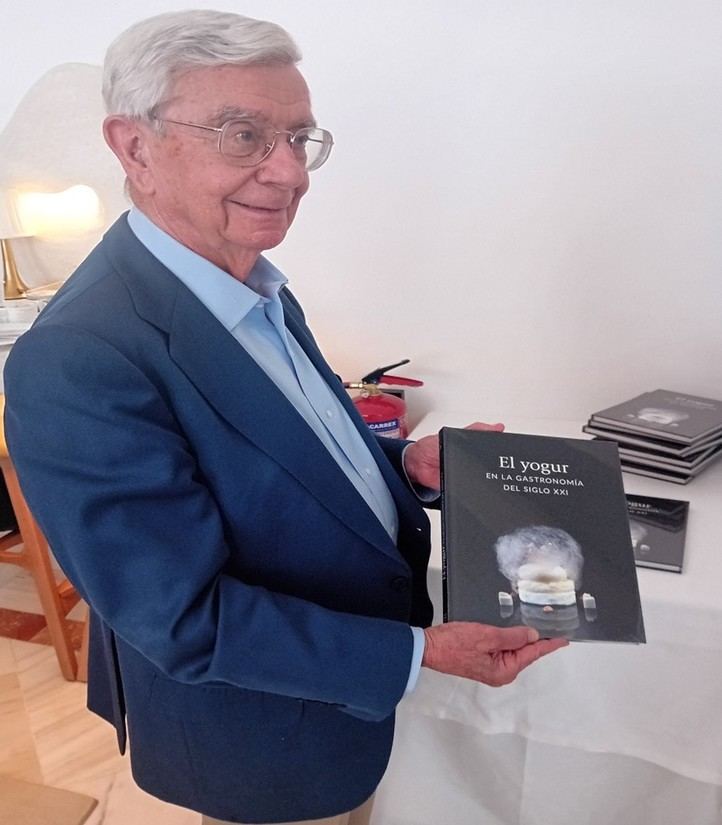 Rafael Ansón en la publicación del libro 'El yogur en la Gastronomía del Siglo XXI'.