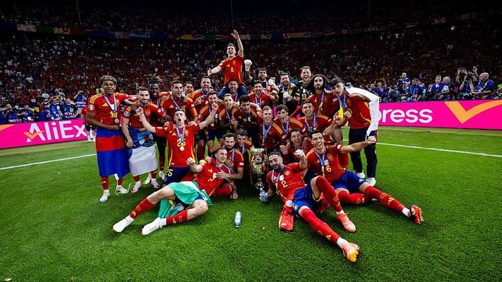 La Selección celebra la victoria en la Eurocopa