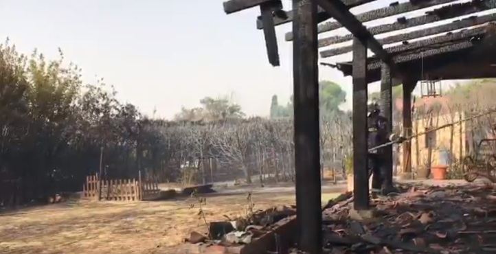 Daños materiales en el exterior de las viviendas.