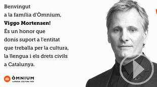 Viggo Mortensen se hace socio de Òmnium Cultural