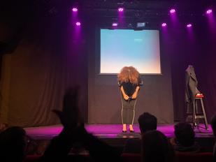 'Para ser mujer eres bastante graciosa': el monólogo que permite olvidarse de los problemas riéndose de ellos