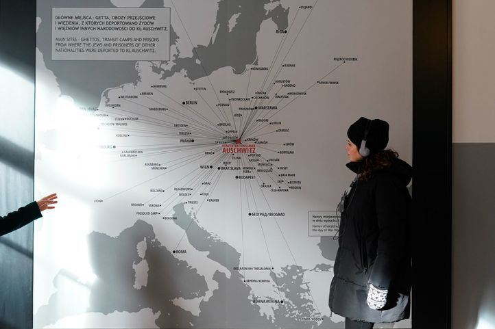 Isabel Díaz Ayuso en Auschwitz