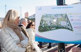 Cristina Cifuentes presenta el Parque Tercer Depósito, en las instalaciones del campo de golf de Chamberí que se demolerán