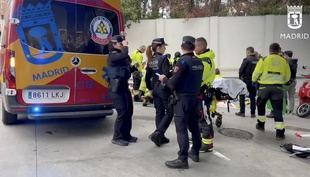 Herido un motorista al chocar contra el muro de una gasolinera en Chamartín