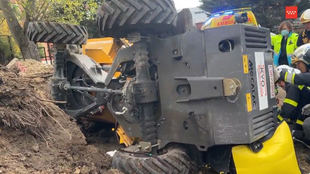 Rescatado un trabajador atrapado bajo un dumper en Leganés