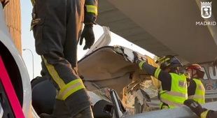 Muere un hombre al chocar el vehículo que conducía contra el pilar de un puente
