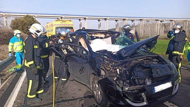 Muere un motorista tras chocar de frente con un coche en Velilla de San Antonio