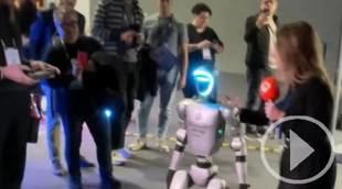 El inesperado final de un robot en plena entrevista se vuelve viral en TikTok