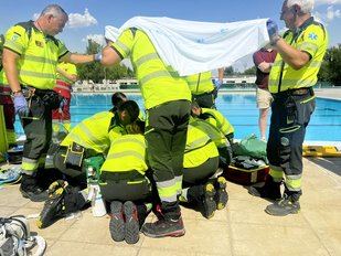 Un hombre, grave tras sufrir un ahogamiento en la piscina de Orcasitas