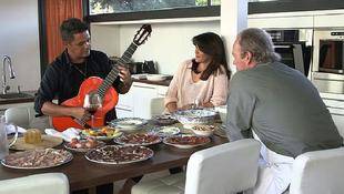 Alejandro Sanz: "El primer regalo que me hizo mi padre fue una raqueta, pero yo la cogí como si fuera una guitarra"