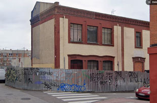 Desalojado y tapiado el antiguo colegio okupado Fernán Caballero en Puente de Vallecas