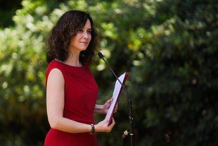 La presidenta regional exige elecciones generales ante la "crisis institucional"