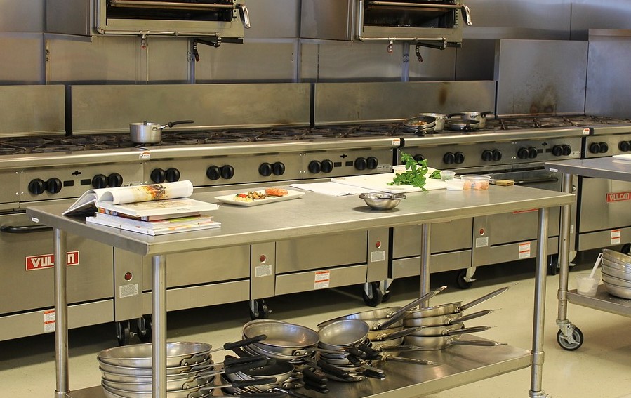 ¿Qué necesitas para montar tu cocina industrial?