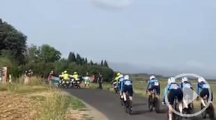 Manifestantes bloquean al equipo israelí en la Vuelta a España 2025