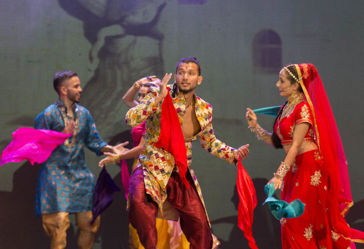 Exotismo y color llegan al Teatro Gran Vía.