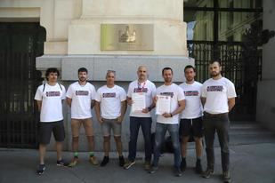 Bomberos de Madrid exigen la retirada del protocolo que les obliga a intervenir en desahucios