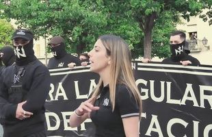 La activista neonazi Isabel Peralta, en la concentración del sábado