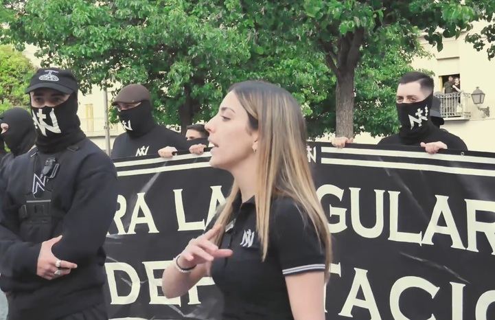 La activista neonazi Isabel Peralta, en la concentración del sábado