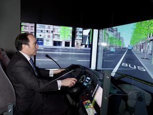 Simuladores de la EMT: así practican los futuros conductores de autobús de Madrid
