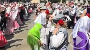 Chotis multitudinario en la Puerta del Sol