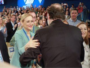 El profesor que filtró el caso niega la operación política