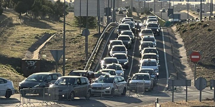 Atasco de vehículos motivado por el Festival Mad Cool de 2023