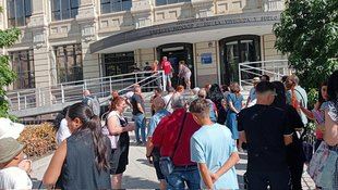 Protesta frente a la EMVS para evitar que desahucie a más de 30 familias en Villaverde