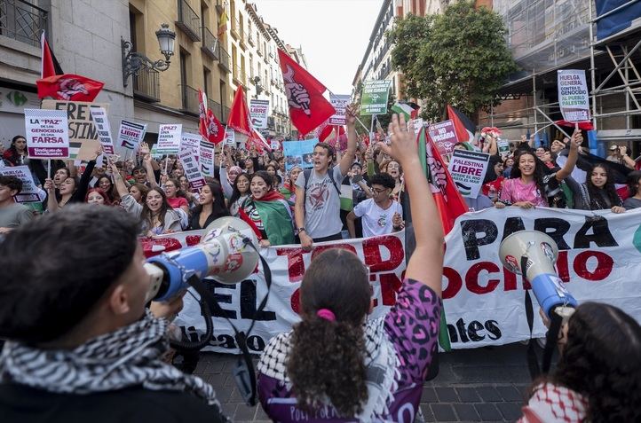 Concentración por Palestina, frente al Ministerio de Exteriores en la jornada de huelga en apoyo al pueblo palestino