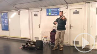 En el metro también se escucha los éxitos del momento
