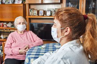 Comienza la vacunación del Servicio a Domicilio de Madrid: “Los usuarios merecen esta tranquilidad”