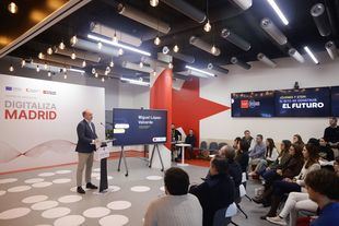 El consejero de Digitalización, Miguel López-Valverde, durante su participación en la presentación del estudio