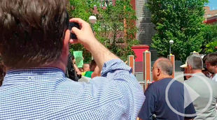 Carmena sufre un escrache en Moratalaz