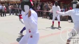 Exhibiciones de esgrima en la celebración del festival 'Cultuletras' en el Barrio de las Letras