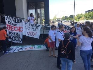 La Justicia da la razón a Fidere frente a los inquilinos de los pisos vendidos por Botella al fondo buitre