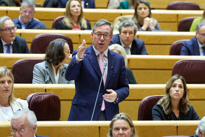 Alfonso Serrano en el Senado