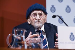 El escritor Álvaro Pombo, en la Universidad Internacional Menéndez Pelayo