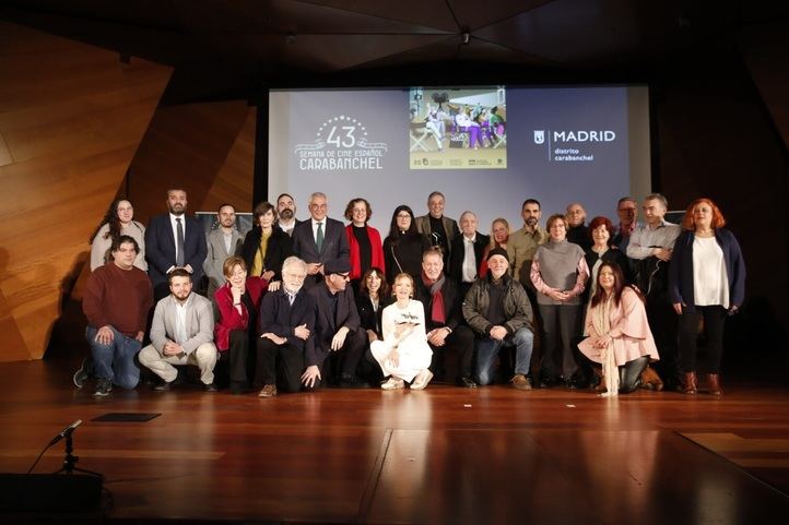 Foto de familia de la gala inaugural de la Semana de Cine Español en Carabanchel