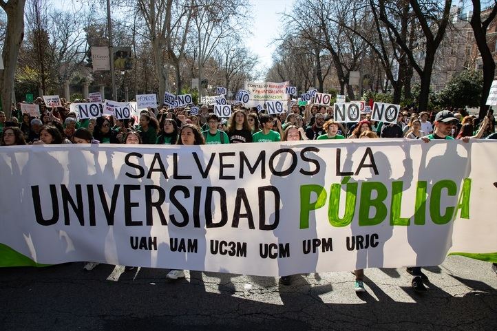Manifestación por la educación pública el 23 de febrero de 2025