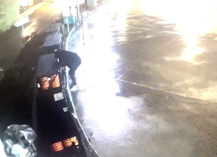 Momento de uno de los robos de bombonas en una gasolinera