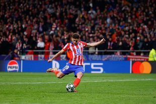 "El jugador golpeó el balón con el pie de apoyo": la UEFA confirma la anulación del penalti de Julián Álvarez