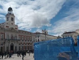 El Ayuntamiento empieza a trabajar en los 'amarres' de los toldos de Sol para el verano