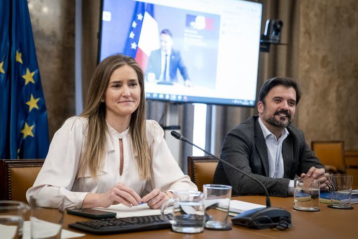 Sara Aagesen y el director General de política energética y minas, Manuel García, mantienen un encuentro telemático con el ministro de Industria y Energía de Francia, Marc Ferracci,