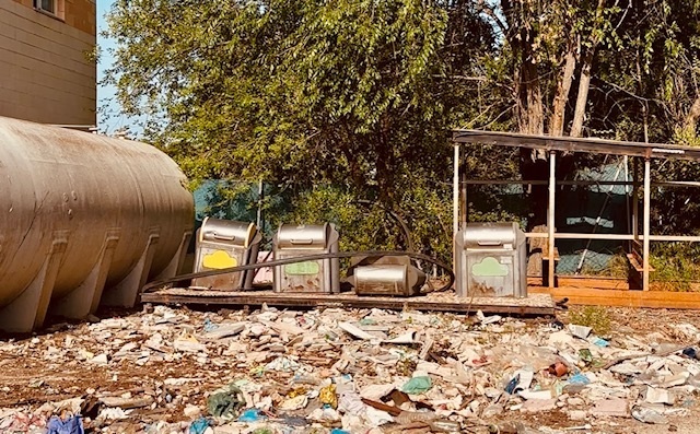 Chatarra en una nave municipal de Arganda