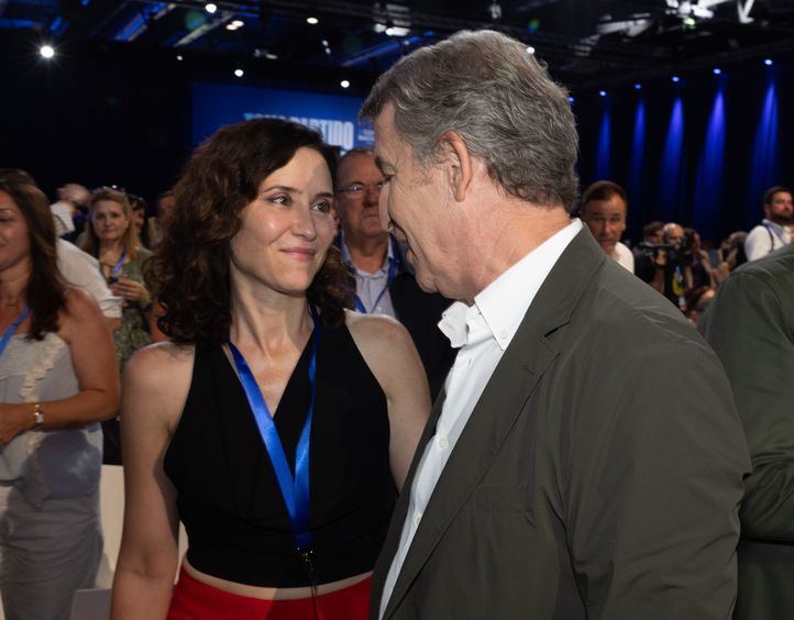 Isabel Díaz Ayuso, junto al reelegido presidente del PP, Alberto Núñez Feijóo