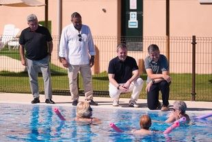 El Gobierno regional destinará 24 millones de euros del PIR a piscinas de 28 municipios