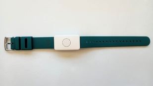 Pulseras inteligentes para prevenir golpes de calor entre operarios de limpieza viaria de Alcalá